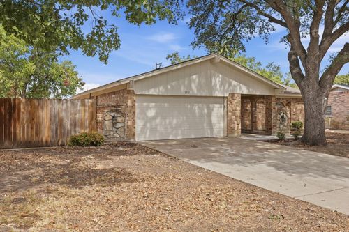 3212 Glenmont Dr, Fort Worth, TX, 76133-3115 | Card Image