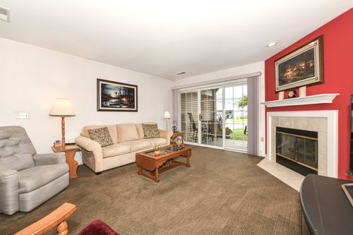 1626583 Wild Oats Dr, Pewaukee, WI, 53072-6601 | Card Image