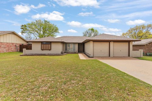 9929 Farmington Dr, Benbrook, TX, 76126-4104 | Card Image