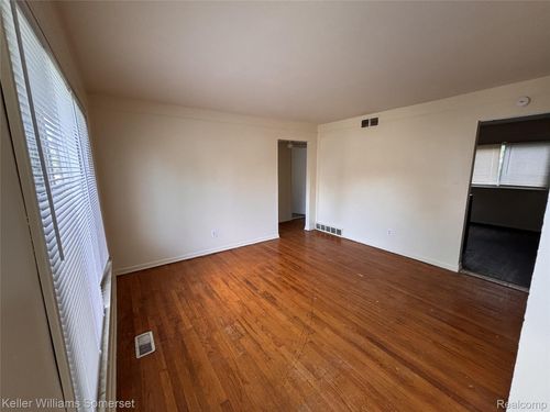 14824 Myola Ave, Warren, MI, 48089-2126 | Card Image