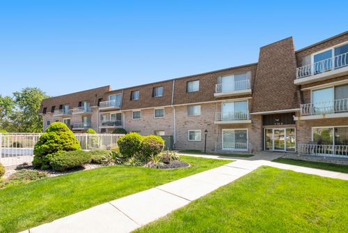 130-3240 N Manor Dr, Lansing, IL, 60438-3630 | Card Image