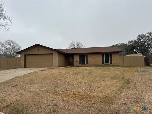 104 Alamo Cir, Cuero, TX, 77954-2017 | Card Image
