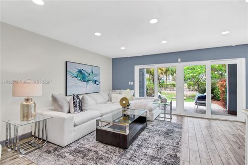 17-20416 Ne 34th Ct, Aventura, FL, 33180-1612 | Card Image