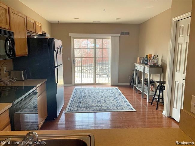 1570 Devon Ln, Condo with 2 bedrooms, 3 bathrooms and null parking in Troy MI | Image 5
