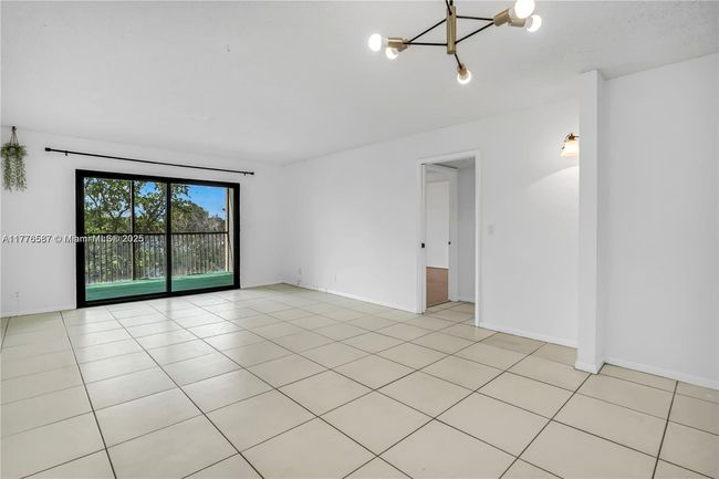 APT-306 - 2206 S Cypress Bend Dr, Condo with 2 bedrooms, 2 bathrooms and null parking in Pompano Beach FL | Image 7