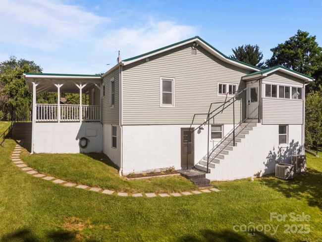 109 Short St, Home with 3 bedrooms, 2 bathrooms and null parking in Waynesville NC | Image 18