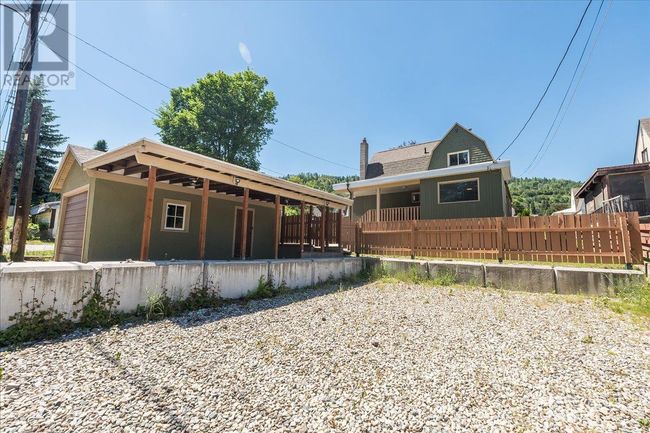 798 Kipling St, House other with 3 bedrooms, 2 bathrooms and 4 parking in Trail BC | Image 8