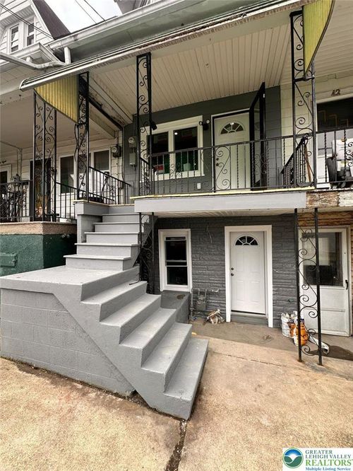 44 S Locust St, Mount Carmel, PA, 17851-2422 | Card Image