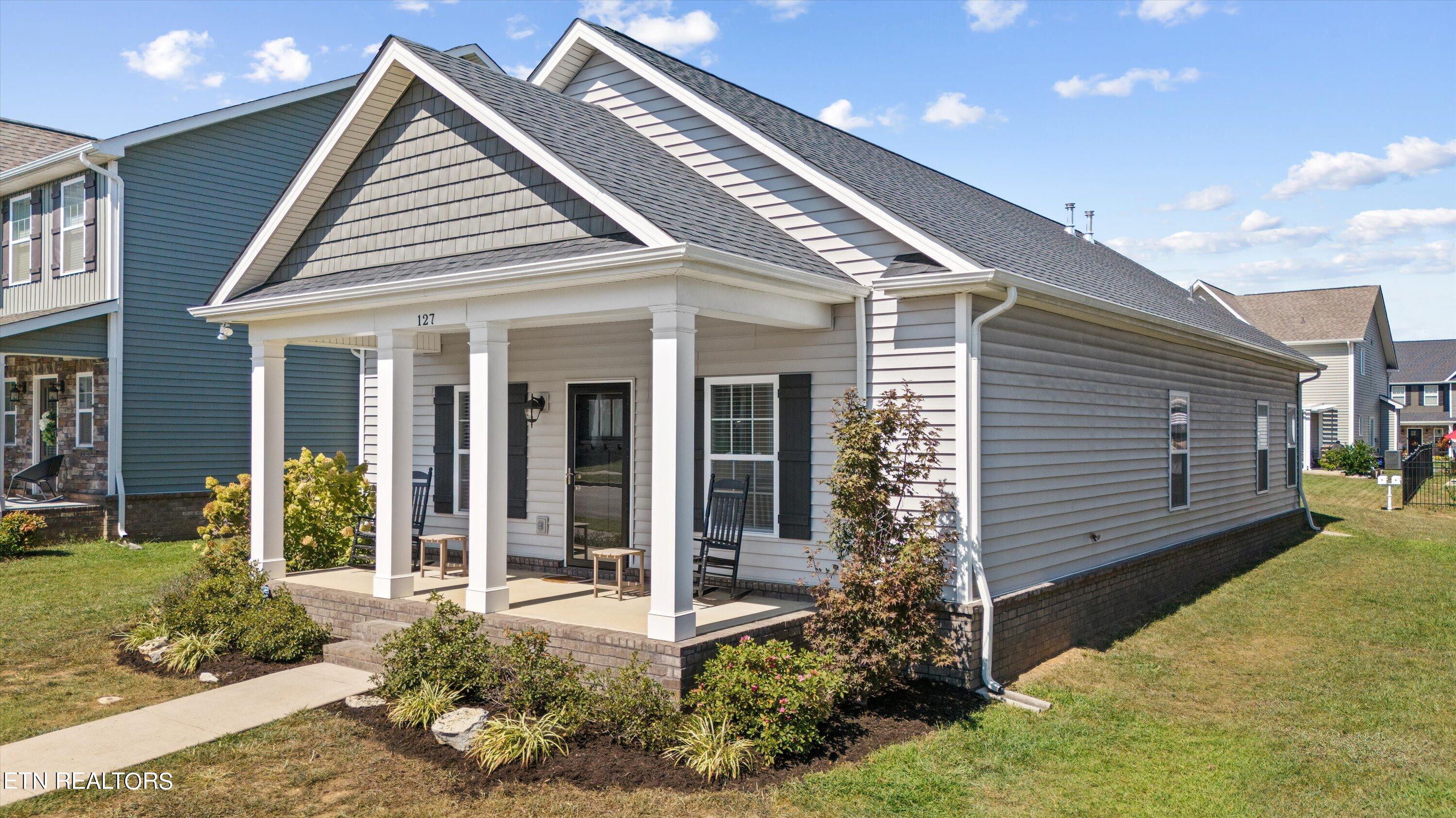 Hackberry St, Oak Ridge, TN 37830
