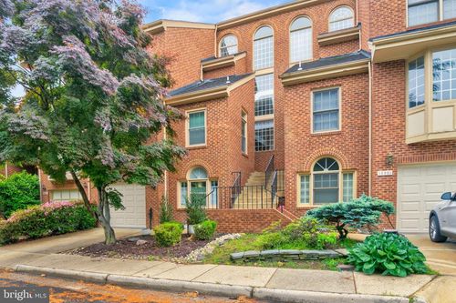 10219 Aspen Willow Dr, Fairfax, VA, 22032-3625 | Card Image