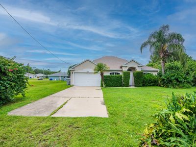 8575 90th Avenue, House other with 3 bedrooms, 2 bathrooms and null parking in Vero Beach FL | Image 2