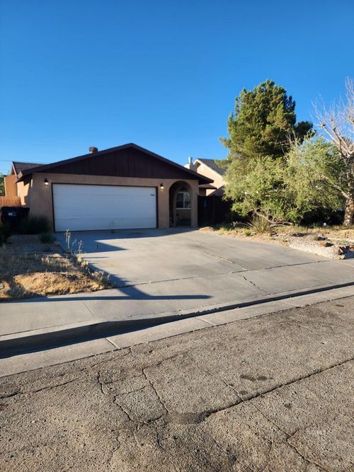 932 W Langley Ave, Ridgecrest, CA, 93555-4728 | Card Image