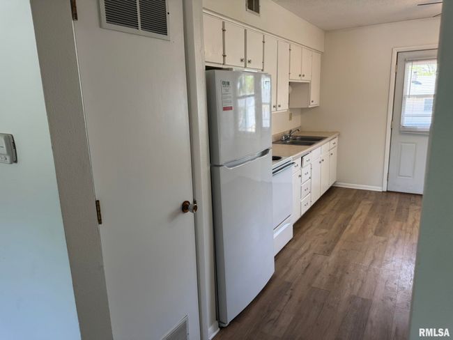 APT-9 - 400 N 5 Th St, Condo with 2 bedrooms, 2 bathrooms and 1 parking in Eldridge IA | Image 6
