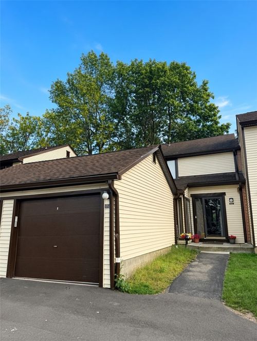 1252 Charlesgate Cir, East Amherst, NY, 14051-1216 | Card Image