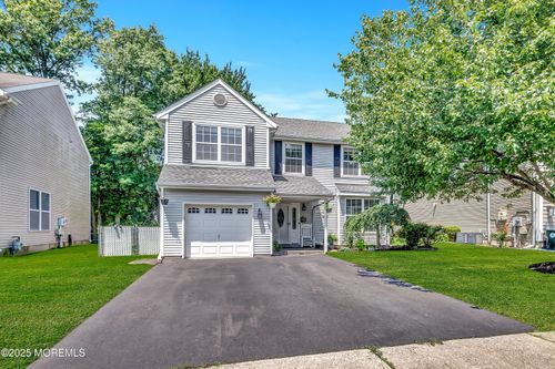 27 Skyline Dr, Hazlet, NJ, 07730-1678 | Card Image