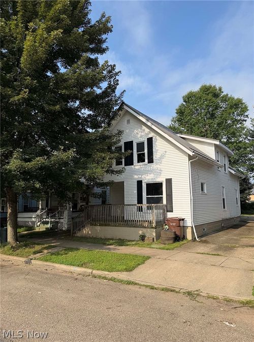 140 4th St Ne, New Philadelphia, OH, 44663-3943 | Card Image
