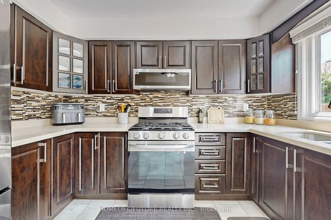 83 Dandelion Rd, House attached with 5 bedrooms, 4 bathrooms and 2 parking in Brampton ON | Image 7