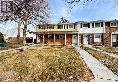 2-3000 Meadowbrook Lane, Windsor, ON, N8T3G8 | Card Image