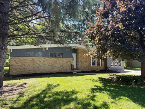 1060 Pawnee Drive, Burton, MI, 48509 | Card Image