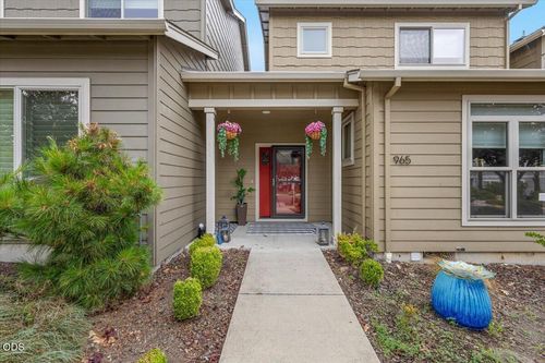 965 Camelot Dr, Ashland, OR, 97520-9164 | Card Image