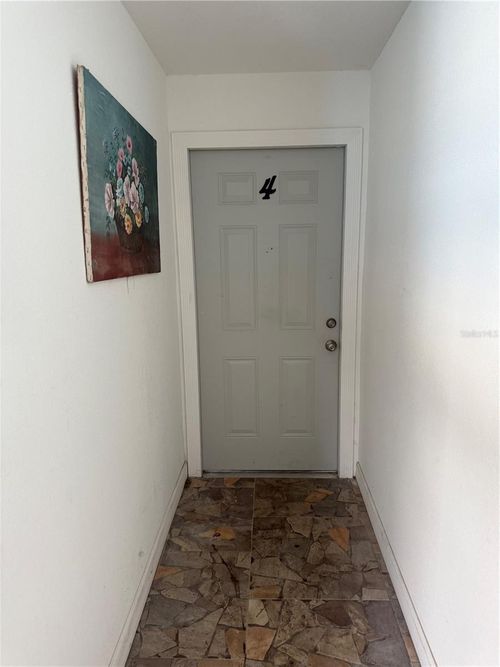 6715 N Armenia Ave, TAMPA, FL, 33604-5744 | Card Image