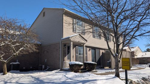 unit-2-40 Pine Tree Ridge Dr, Waterford, MI, 48327-4307 | Card Image