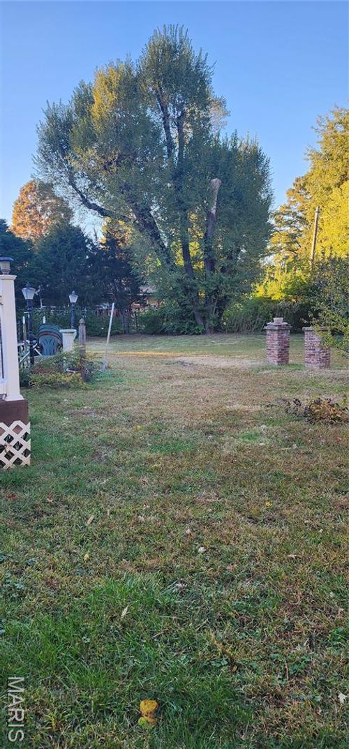 8723 Nyflot Ave, Hazelwood, MO, 63042-2913 | Card Image