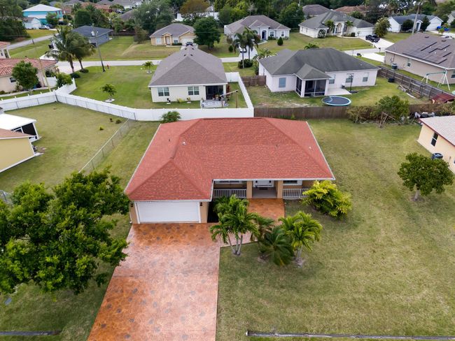 364 Sw Aero Cir, House other with 3 bedrooms, 2 bathrooms and null parking in Port St. Lucie FL | Image 6