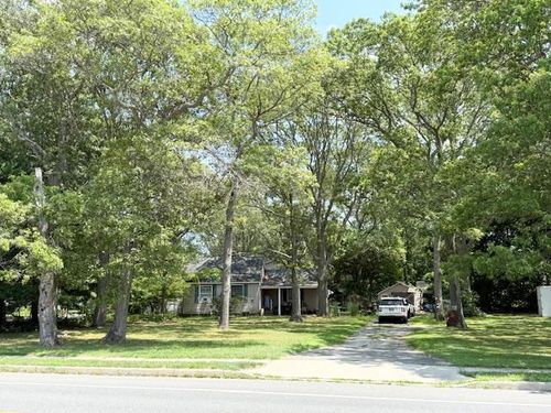 1101 Broadway Ave, Holbrook, NY, 11741-5403 | Card Image