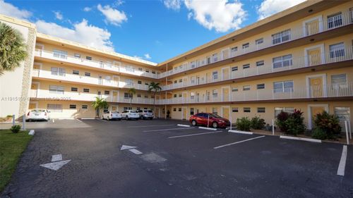 215-3940 42nd Ave, Lauderdale Lakes, FL, 33319-4833 | Card Image