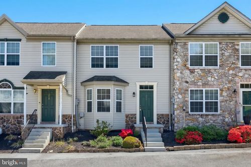 208 Royal Dr, Manchester, PA, 17345-1441 | Card Image