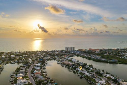 337 La Hacienda Dr, INDIAN ROCKS BEACH, FL, 33785-3716 | Card Image