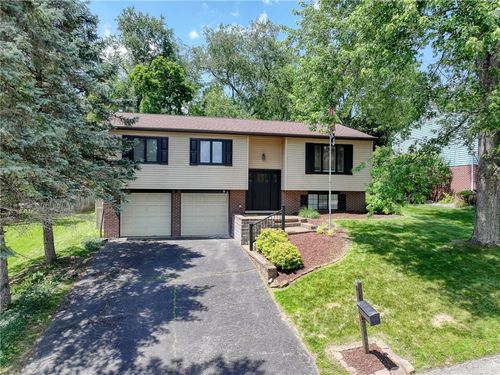 9 Meadow View Ct, Pittsburgh, PA, 15239-2351 | Card Image