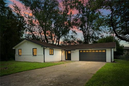 3109 W 19th St, Lawrence, KS, 66047-2201 | Card Image