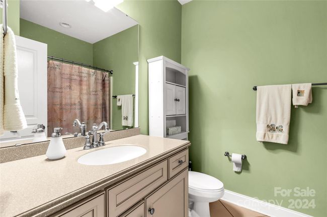 Upstairs hall bathroom | Image 21
