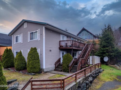 427/429 Maple Street, Ketchikan, AK, 99901 | Card Image