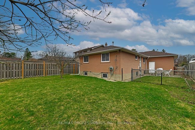 11 Pegasus Trail, House other with 3 bedrooms, 2 bathrooms and 1 parking in Scarborough ON | Image 37