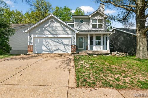 411 Valparaiso Ct, Valley Park, MO, 63088-2320 | Card Image