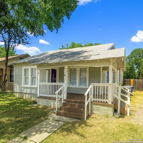 935 W Ridgewood Ct, San Antonio, TX, 78201-4625 | Card Image