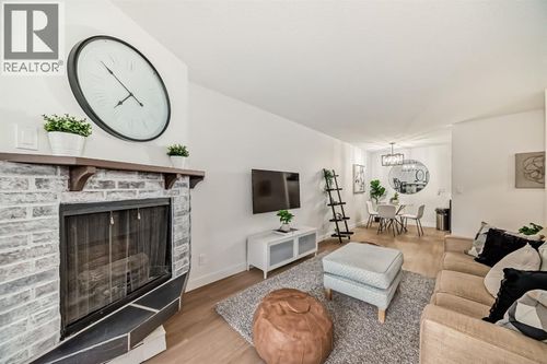 4001 49 St Nw, Calgary, AB, T3A2C9 | Card Image