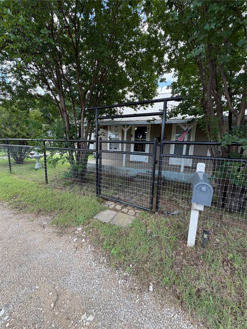 806 Tremont St, Weatherford, TX, 76086-2574 | Card Image