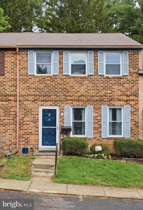 19 Constitution Ave, DOYLESTOWN, PA, 18901-2222 | Card Image