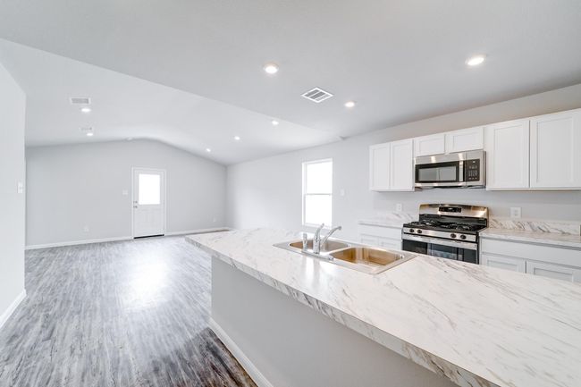 121 Pine Burr St, House other with 4 bedrooms, 2 bathrooms and 2 parking in Lufkin TX | Image 12