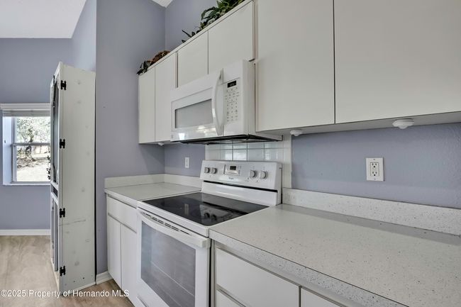 11257 Frigate Bird Ave, House other with 3 bedrooms, 2 bathrooms and null parking in WEEKI WACHEE FL | Image 11