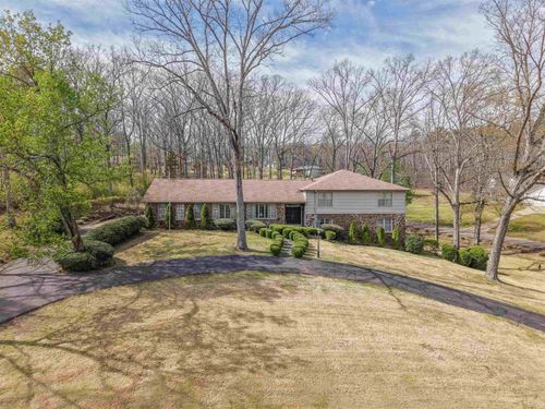 259 Country Club Ln, Selmer, TN, 38375-1536 | Card Image