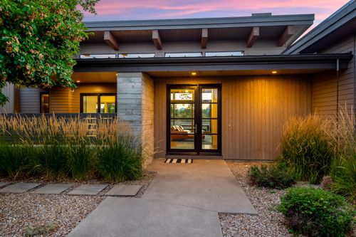 61785 Hosmer Lake Dr, Bend, OR, 97702-3770 | Card Image