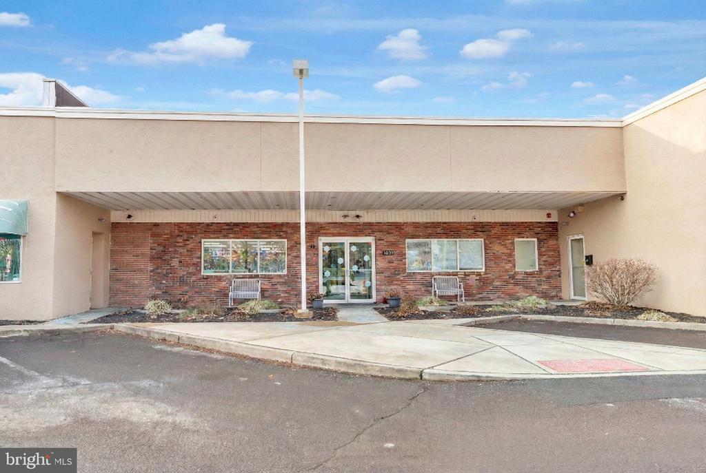 Commercial Sale in LAWRENCEVILLE 3