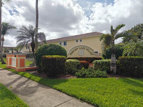 17847 Nw 74th Path, Hialeah, FL, 33015 | Card Image