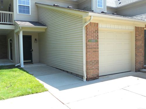 21015 Cooper Dr, Macomb, MI, 48044-6604 | Card Image