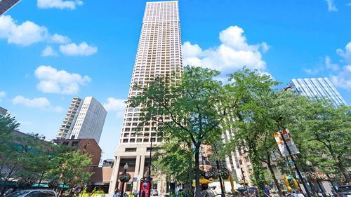 2gh-1030 N State St, Chicago, IL, 60610-5476 | Card Image